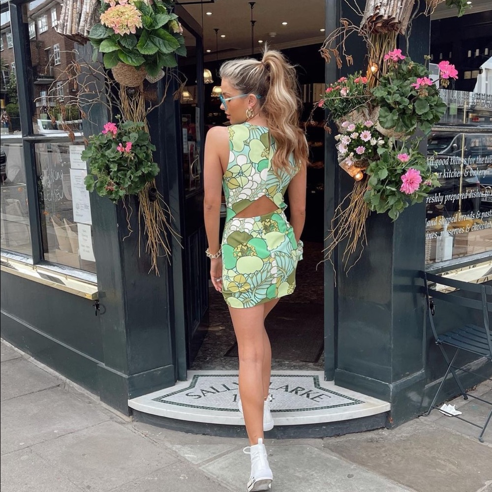 🍒HP🍒 𝗡𝗪𝗧 𝗭𝗮𝗿𝗮 • Printed Dress - Picture 8 of 16